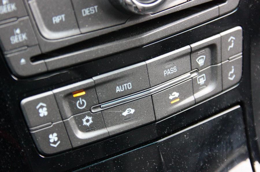  Cadillac CTS-V Sport Wagon 2011 года  (фото 24 из 73)